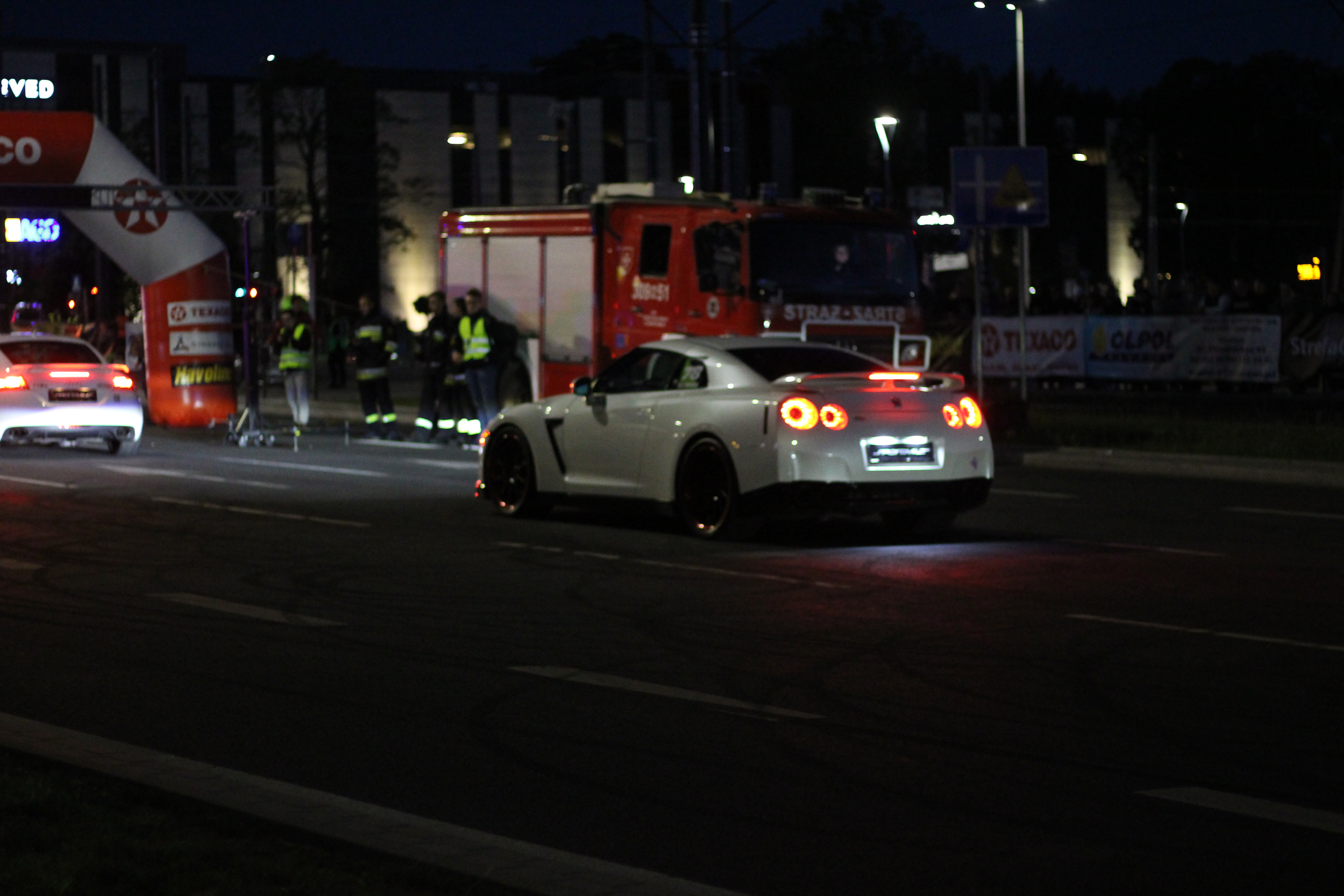 Drag - biały nisan GTR R35 | Night Power